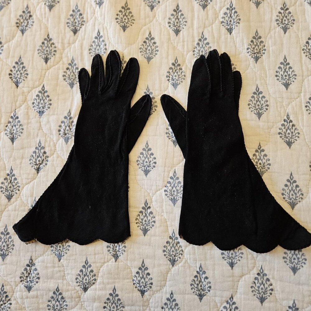 Vintage Juliette Black Suede Opera Gloves Scalloped Edge Formal Evening 6.5 - Picture 2 of 11